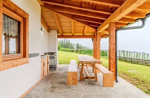 Livo Villa | Nice apartment in villa for 12 guests with WIFI, TV and patio