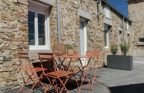 Pirou House | Nice apartment in villa for 6 guests with WIFI, TV and pets allowed