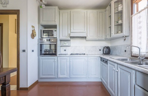 Seravezza Apartment | Nice apartment for 6 guests with A/C, hot tub, WIFI, balcony and pets allowed
