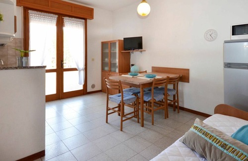Lignano Pineta Apartment | Nice apartment for 4 guests with WIFI, A/C, pool, TV, terrace, pets allowed and parking