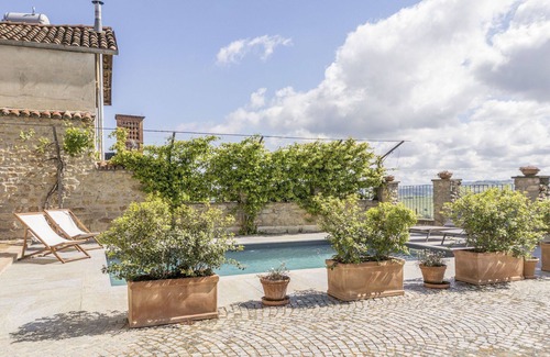 Monforte d'Alba Apartment | Nice apartment for 4 people with pool, WIFI and terrace, close to Alba