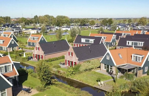 West-Graftdijk House | Nice apartment in villa for 6 guests with WIFI, TV, terrace and parking