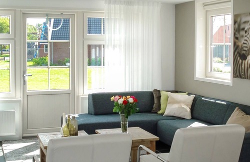 West-Graftdijk House | Nice apartment in villa for 6 guests with WIFI, TV, terrace and parking