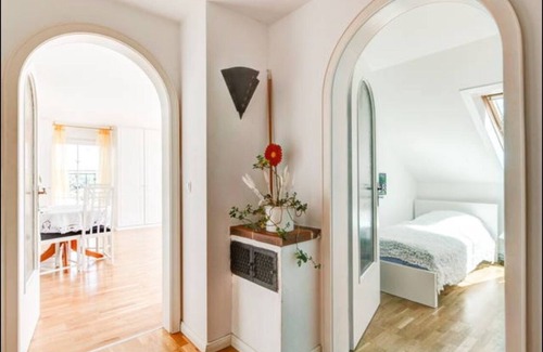 Poecking Apartment | Nice apartment with extra kitchen, bathroom, whirlpool, shower and bathtub.