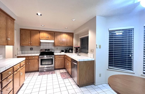 Stockton House | Nice Big Bedroom in 2500 SQFT Single House p2