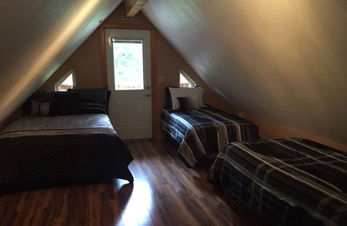 Bear Creek Cabin | Nice cabin located in Seward, Ak