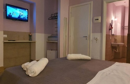 Corso dei Mille - Sant'Erasmo House | Nice comfortable and bright room (4)