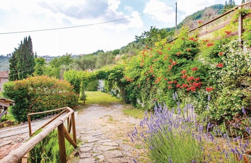 Nozanno House | Nice, comfortable holiday home with terrace, on the hills near Lucca