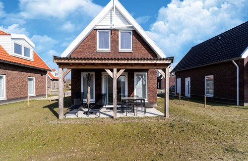 Municipality of Nissewaard House | Nice holiday home with sauna near a lake