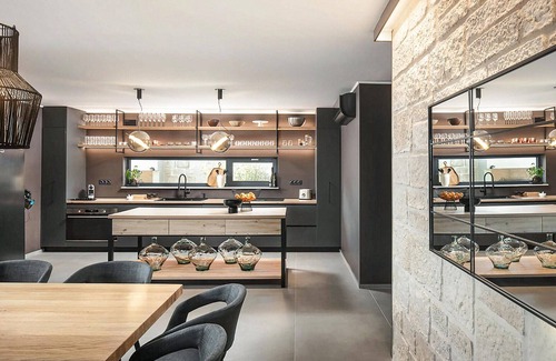Brajkovici House | Nice home in Brajkovici with kitchen