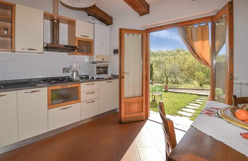 Bucine House | Nice home in Bucine (AR) with kitchen