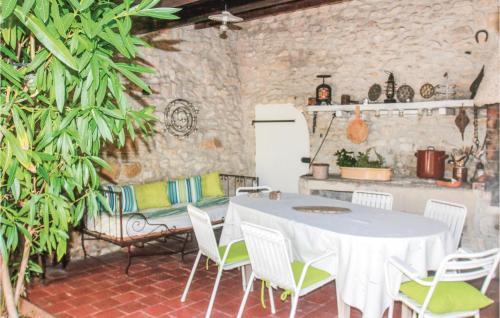 Mondragon House | Nice Home In Mondragon With Wifi