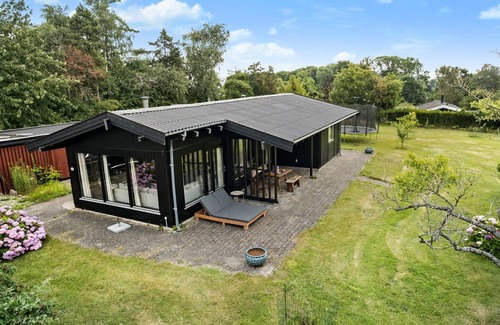 Klint House | Nice home in Nykøbing Sj with kitchen