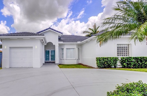 Richmond West House | nice house with private pool in southwest Miami