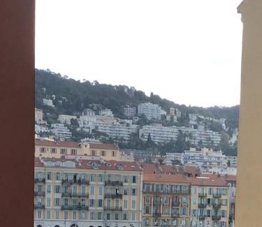 Quartier du Port House | Nice port quartier antiquaire