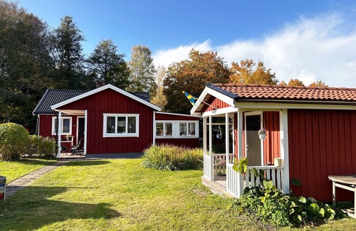Lappe Ski Chalet | Nice red cottage near the lake Hjälmaren and Vingåker | SE11019