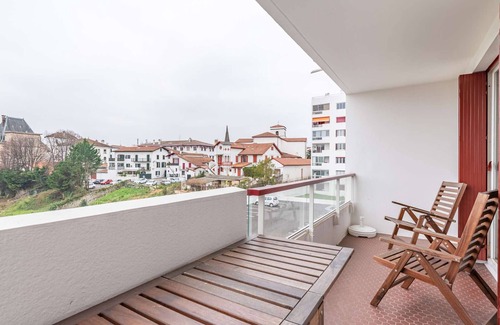 Hendaye Apartment | Nice studio downtown with parking, pets allowed