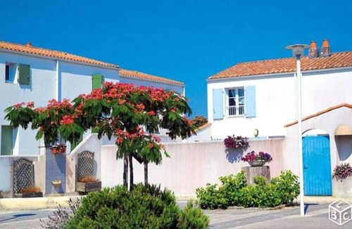 La Flotte Apartment | nice studio with heated pool and parking