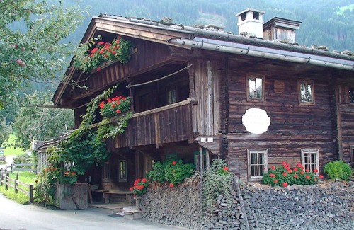 Hippach Apartment | Nice - stylish apartment with views of the Zillertal mountains