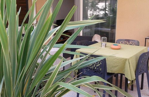 La Ciotat Apartment | Nice T2 near the Port, Private Garden and Terrace, closed garages