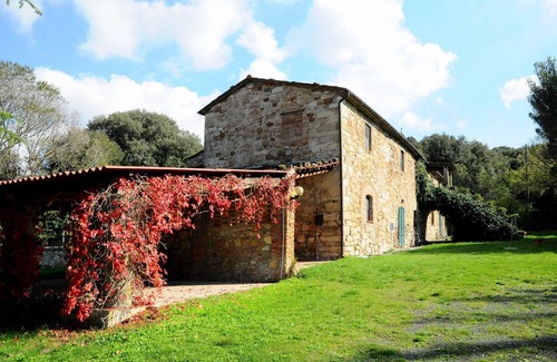 Castellina Marittima Apartment | Nice, typical Tuscan accommodations with A/C, Wi-Fi,in a pretty farmhouse, D1