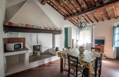 Castellina Marittima Apartment | Nice, typical Tuscan accommodations with A/C, Wi-Fi, in a pretty farmhouse, D4