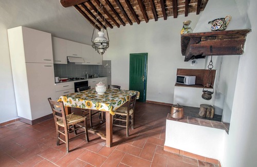 Castellina Marittima Apartment | Nice, typical Tuscan accommodations with A/C, Wi-Fi, in a pretty farmhouse, D4
