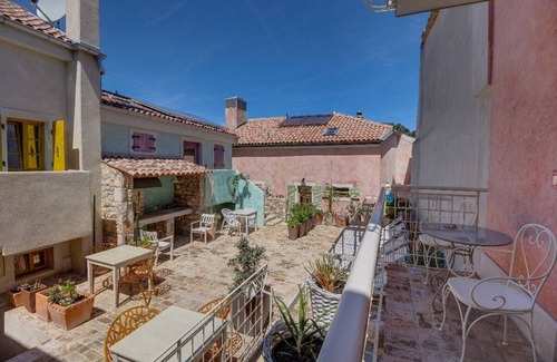 City Center Apartment | Nicely decorated Casablanca suite with terrace, Wifi, sauna and bikes .