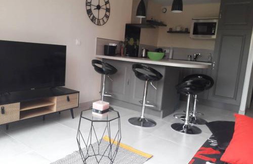 Palavas-les-Flots Apartment | Nid douillet F2, clim, jardin, piscine, parking, plage 200 m Palavas