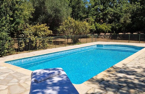 Saint-Paul-en-Foret Apartment | Nid ressourçant foret avec piscine tennis pétanque privatifs