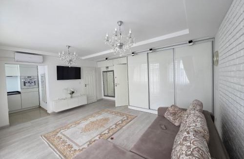 Krasnik Apartment | Niepodległości Park View Studio by BookingHost