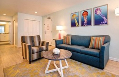 Mission Valley Resort | Nightlife, fine dining, corner cafés & designer boutiques!