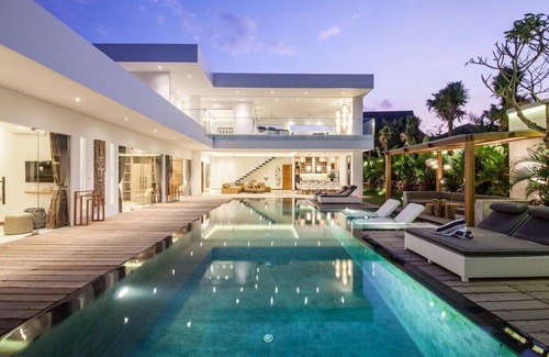 Berawa Cottage | Niko2 · Marvelous 5 Bedroom Villa Close to Finns
