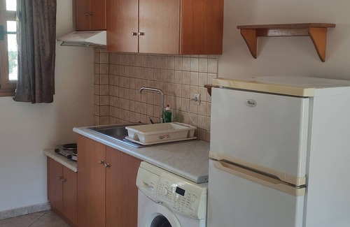 Gialiskari Apartment | Nikos Apartments A2 - One Bedroom Apartment, Sleeps 5