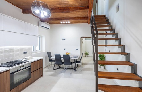 Prines House | Nikos StoneHouse family home, located in the center of Prines