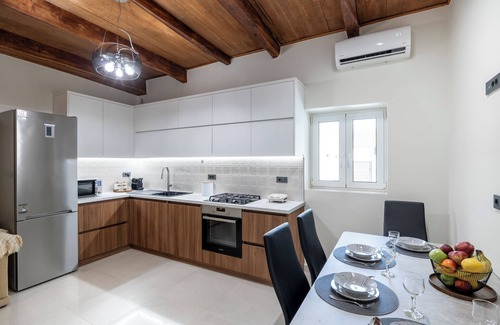 Prines House | Nikos StoneHouse family home, located in the center of Prines