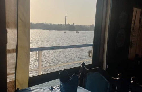 Qasr an-Nil Boat Rental | Nile Cruise Cairo Hotel