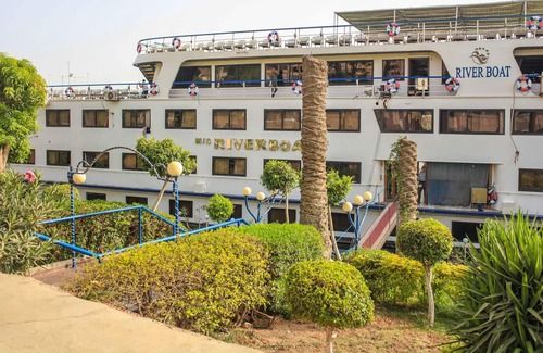 Qasr an-Nil Boat Rental | Nile Cruise Cairo Hotel