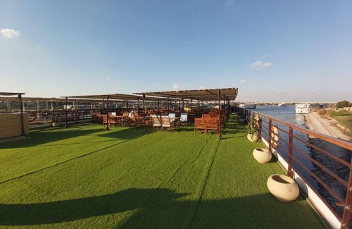 Qasr an-Nil Boat Rental | Nile Cruise Cairo Hotel