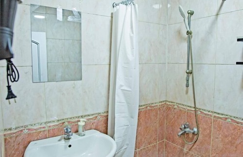 Al Duqqi Hotel | Nile x hostel