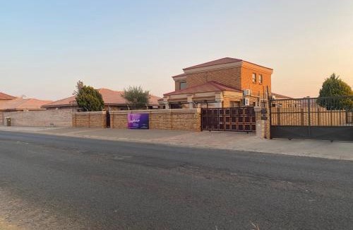 Kimberley House | Nimza K Guesthouse