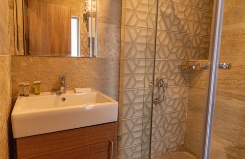 Kafrat al Jabal Hotel | Nine Pyramids View Hotel