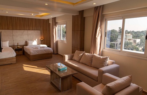Kafrat al Jabal Hotel | Nine Pyramids View Hotel