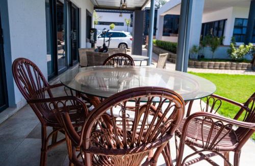 Motshane Apartment | Nkoyoyo Cottage Retreat