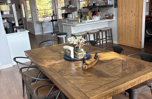Grand Junction House | nLarge Picturesque Lakehouse~Pet Friendly+Beach+Hot Tub+Game Rm+Tiki Hut+Gym=FUN