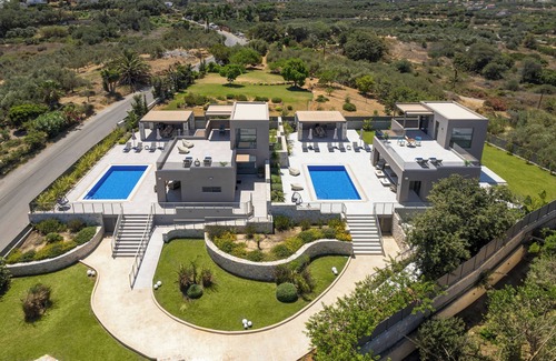 Kato Galatas Villa | nMagnificent Seafront LuxVillas|Large Groups|20 Guests|Sauna,Jacuzzi,H.Pool&Gym