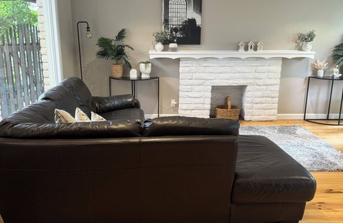 Camperdown House | nMOUNTVIEW residence is a gorgeous renovated house at the bottom of Mount Leura.