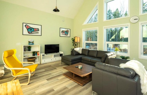 Whitehorse House | NN - The Springs Hotsprings Resort 3-bed 2-bath