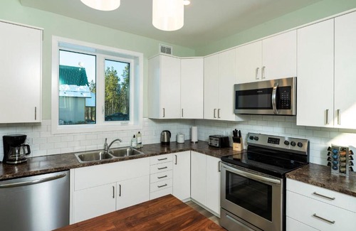 Whitehorse House | NN - The Springs Hotsprings Resort 3-bed 2-bath