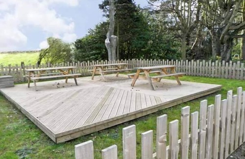 Scarborough Cottage | NO. 1 LOW HALL COTTAGES, pet friendly, with a garden in Scalby